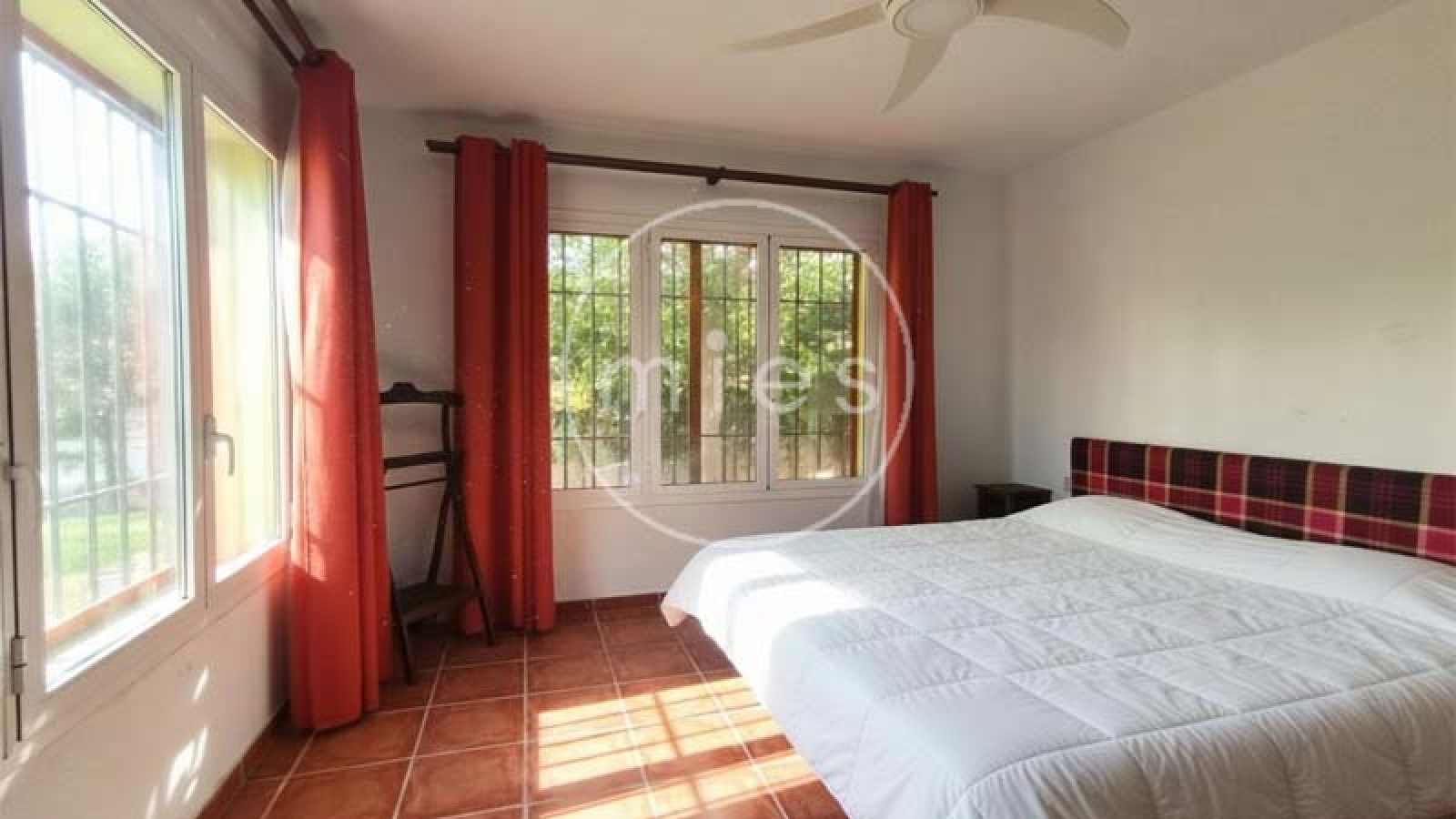Mies Inmobiliaria, tu inmobiliaria en Valencia y alrededores. Encuentra pisos, casas y chalets en venta en Manises, Valencia y otras localidades.