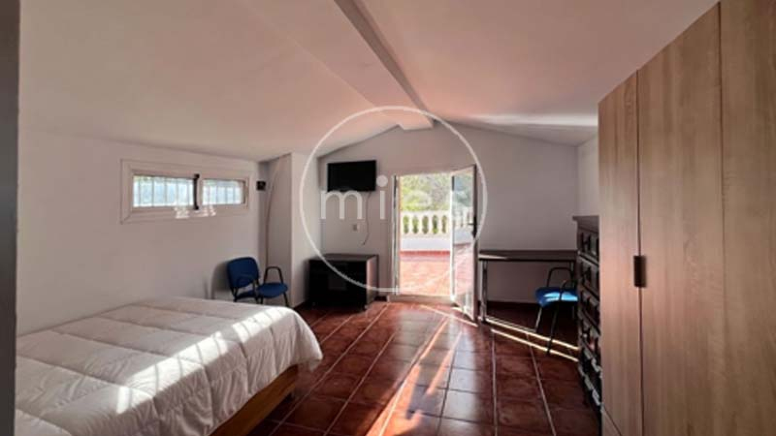 Mies Inmobiliaria, tu inmobiliaria en Valencia y alrededores. Encuentra pisos, casas y chalets en venta en Manises, Valencia y otras localidades.