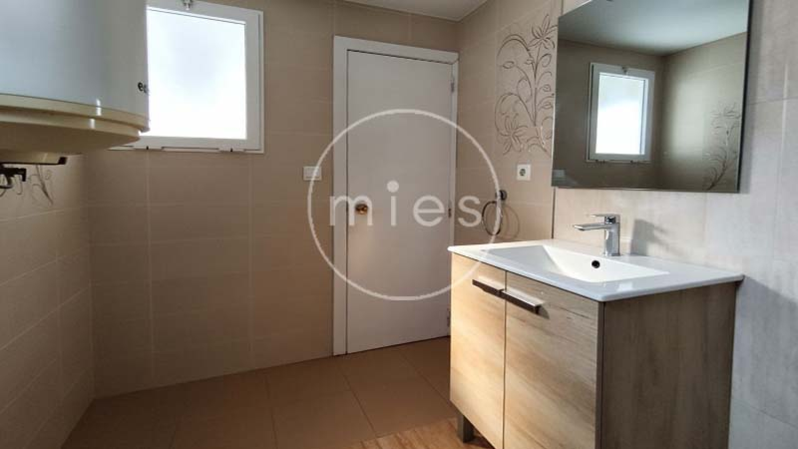 tico en Xirivella, ático con terraza en Xirivella, vivienda en Xirivella, piso en Xirivella, vivienda con terraza en Xirivella, ático cerca de Valencia, vivienda singular Xirivella, vivienda con carácter, piso esquinero Xirivella, vivienda luminosa Xirivella, vivienda sin gastos de comunidad, vivienda independiente Xirivella, vivienda centro Xirivella, piso con terraza cerca de Valencia, vivienda valenciana, edificio estilo valenciano, vivienda para reformar Xirivella, vivienda con potencial Xirivella, piso 3 habitaciones Xirivella, ático 3 habitaciones Xirivella, ático esquinero con terraza en Xirivella, ático con tres orientaciones en Xirivella, vivienda singular con terraza cerca de Valencia, vivienda con carácter en Xirivella, vivienda independiente sin comunidad en Xirivella, ático con terraza y sin comunidad, vivienda