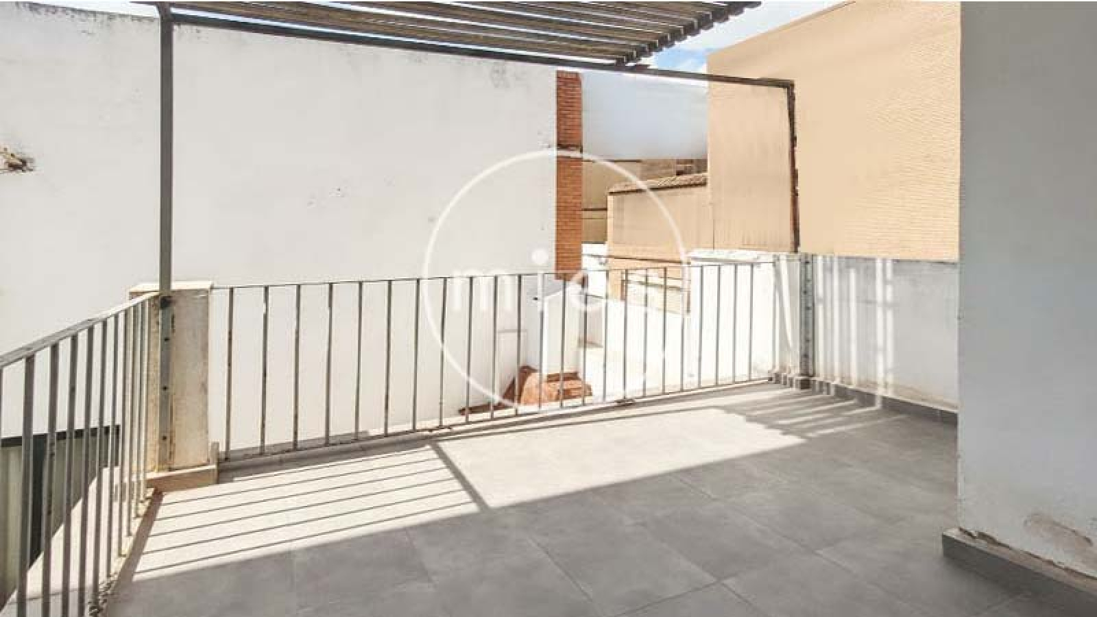 Mies inmobiliaria vende torrent 